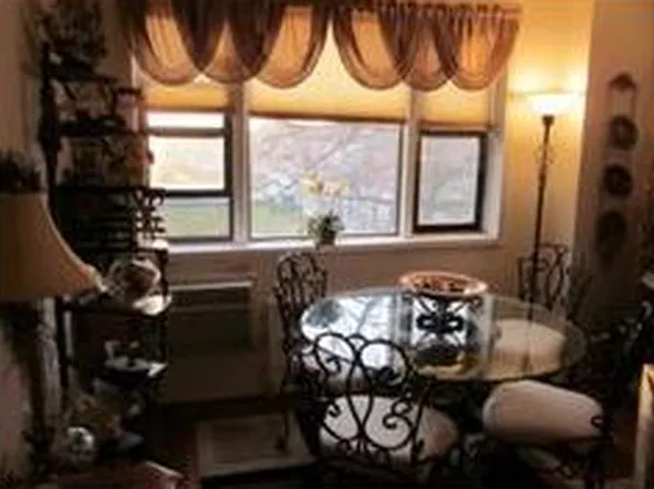 3080 Voorhies Avenue image 1 of 5