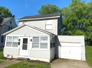 717 N Dixon Ave, Dixon, IL 61021