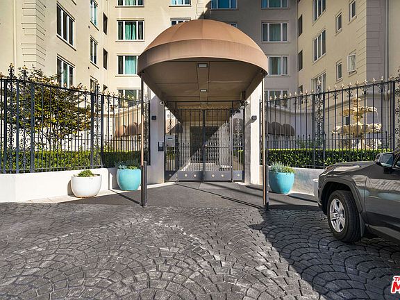 3rd image of 1424 N Crescent Heights Blvd Unit 27