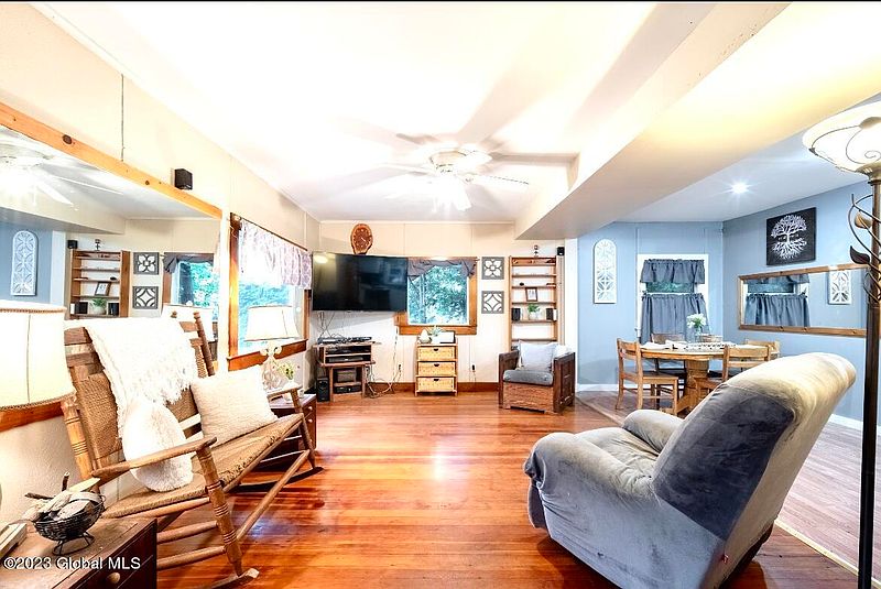 5th image of 302 Lark Street