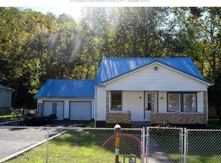 750 Bays Dr, Charleston, WV