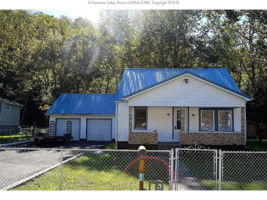 750 Bays Dr photo 1