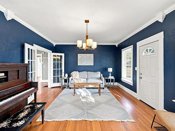 5th image of 376 Watt St
