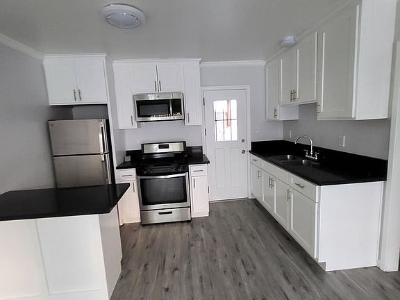 3rd image of 5533 1/2 W 118th St