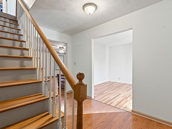 3rd image of 605 Deerfield Dr