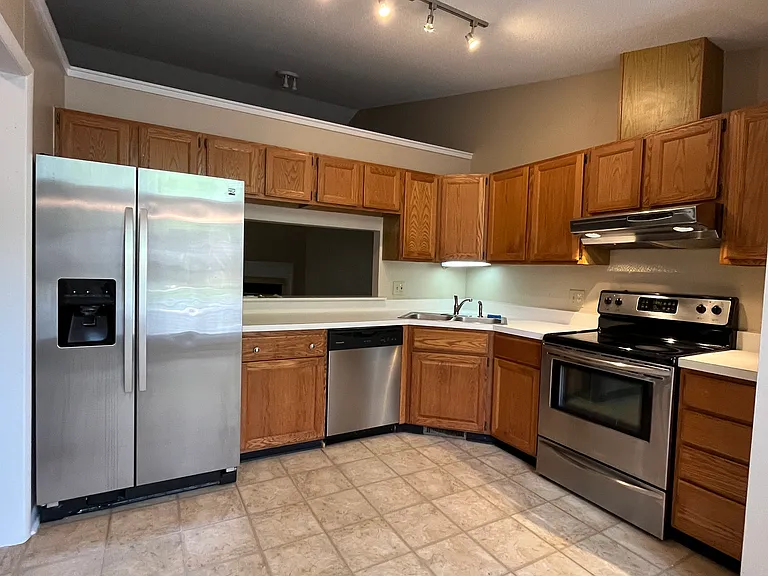 8010 Grey Oak Dr — Photo 5