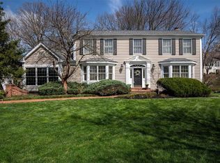 858 Brookcreek Ln, Saint Louis, MO 63122