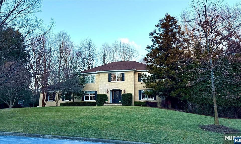 1st image of 20 Fawn Hill Ct