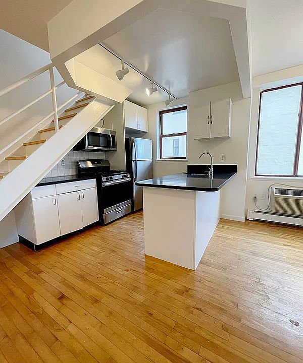1st image of 190 E 7th St APT 613