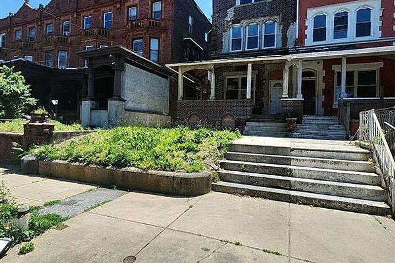 2nd image of 2112 W Tioga St