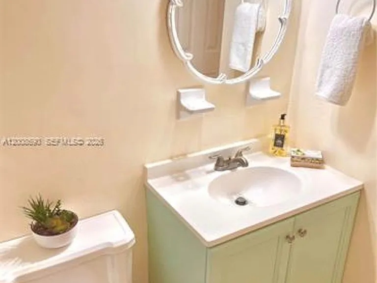 10881 N Snapper Creek Dr — Photo 10