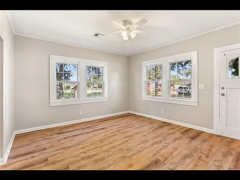 406 Early St — Photo 3