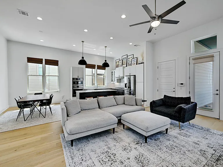 7329 Cordoba Dr — Photo 3