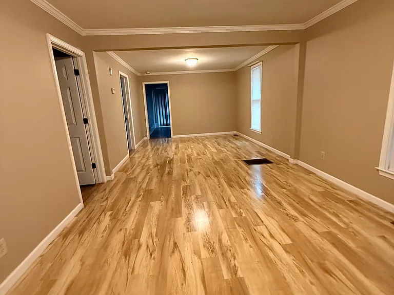 1403 Erwin Rd — Photo 2