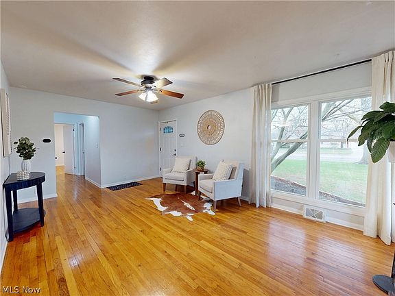 5th image of 162 S Leavitt Rd