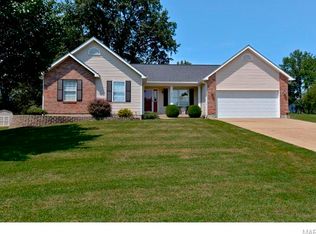 733 Summit Park Dr, Pacific, MO 63069