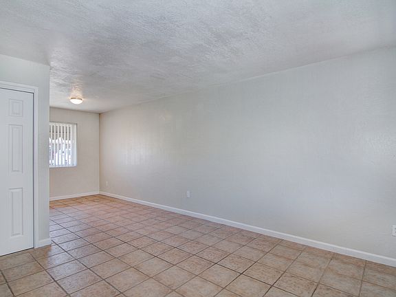 5th image of 645 W Hazelwood St APT 09
