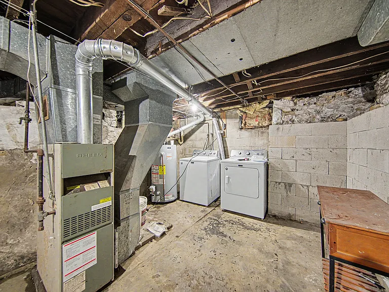 300 E Argyle St — Photo 13