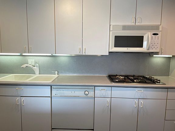 3rd image of 2800 N Lake Shore Dr APT 2512