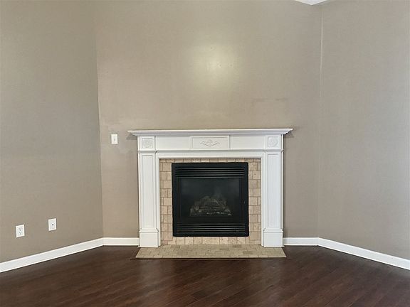 5th image of 212 Hearthwood Dr