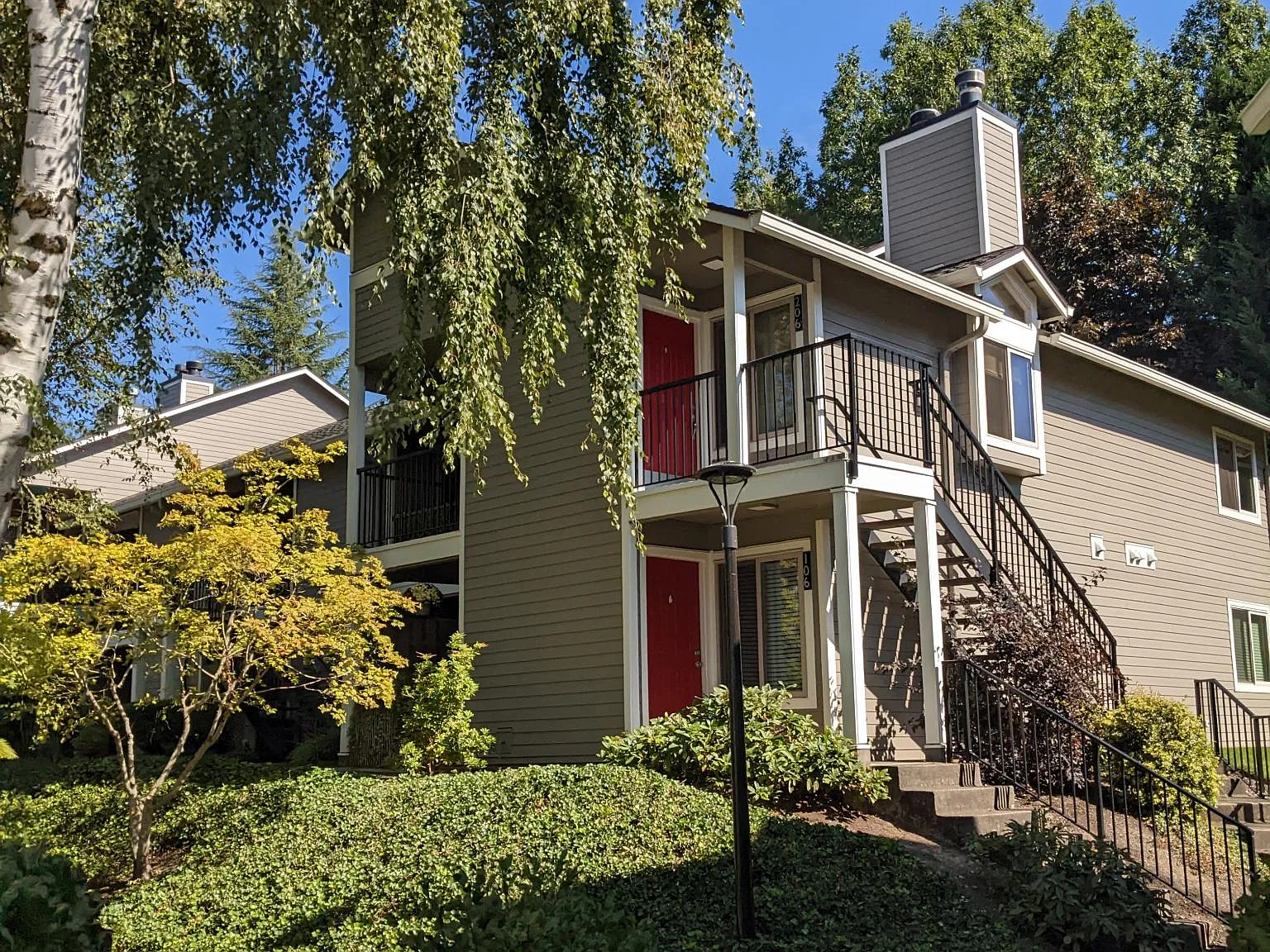 2 bed, 856 sqft, $1,899 — Photo 2