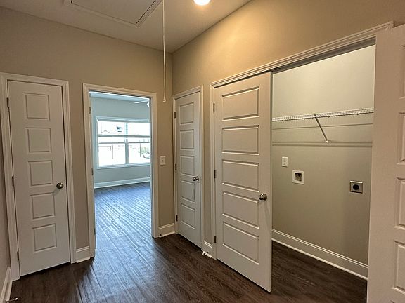 5th image of 200 Drayton Dr #B