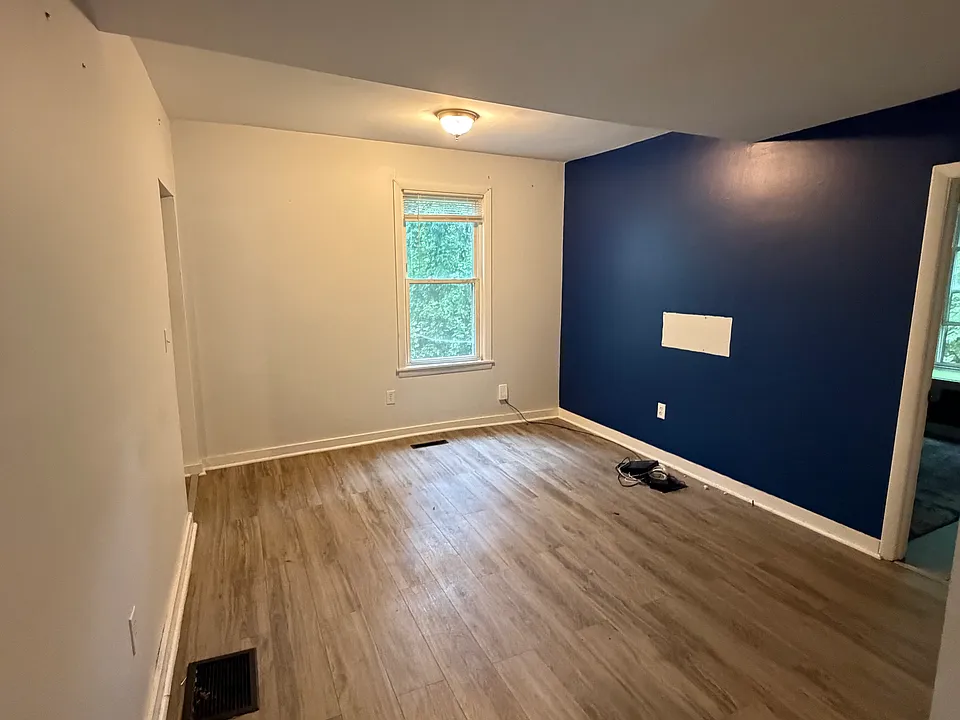 60 Walnut St #2