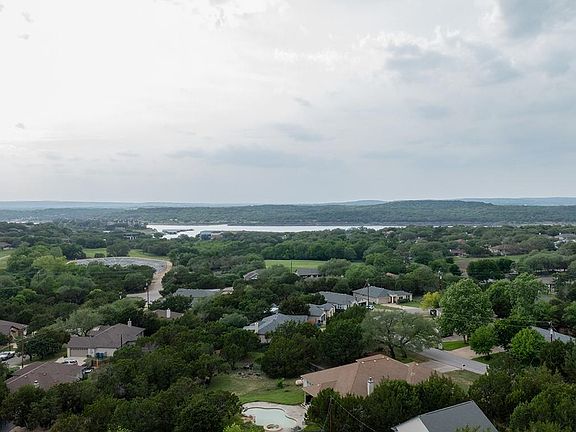 3rd image of 4101 Hillside Cir
