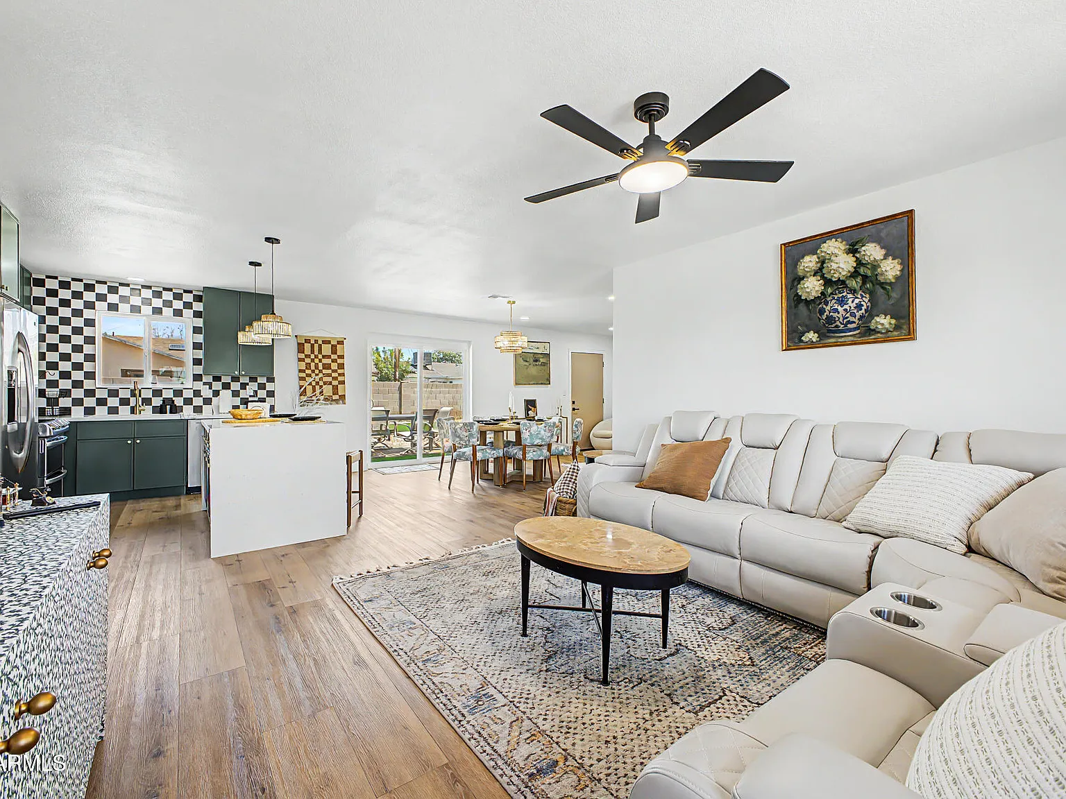 3 bed, 2.0 bath, 1274 sqft, $3,295 — Photo 2