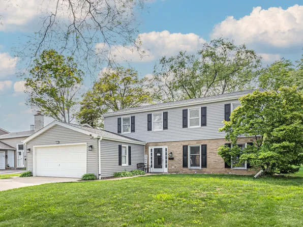 1032 Apple Ln, Lombard, IL 60148