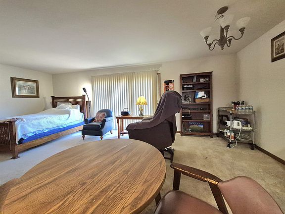 4th image of 2522 W Memorial Dr
