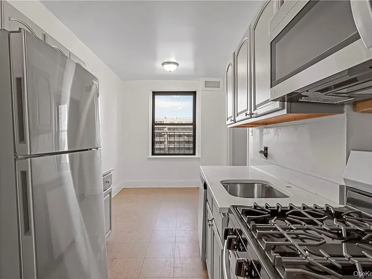 254 Martine Ave #3C — Photo 4