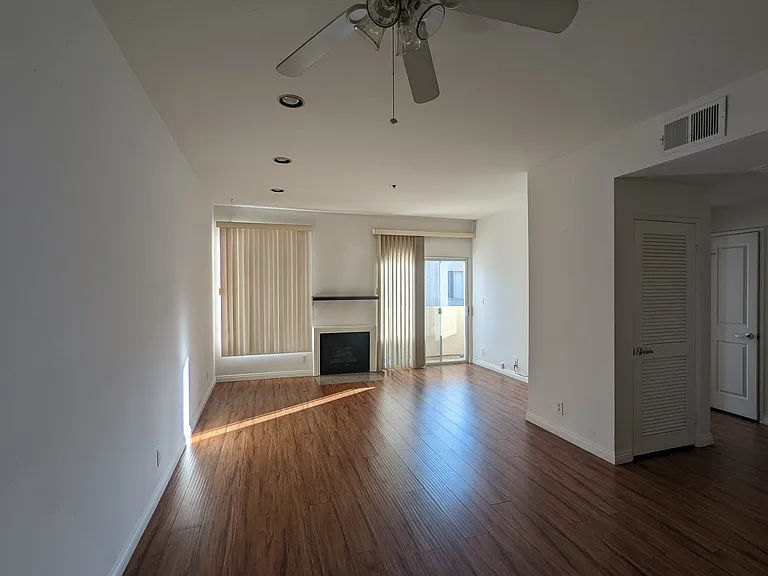 19350 Sherman Way — Photo 6