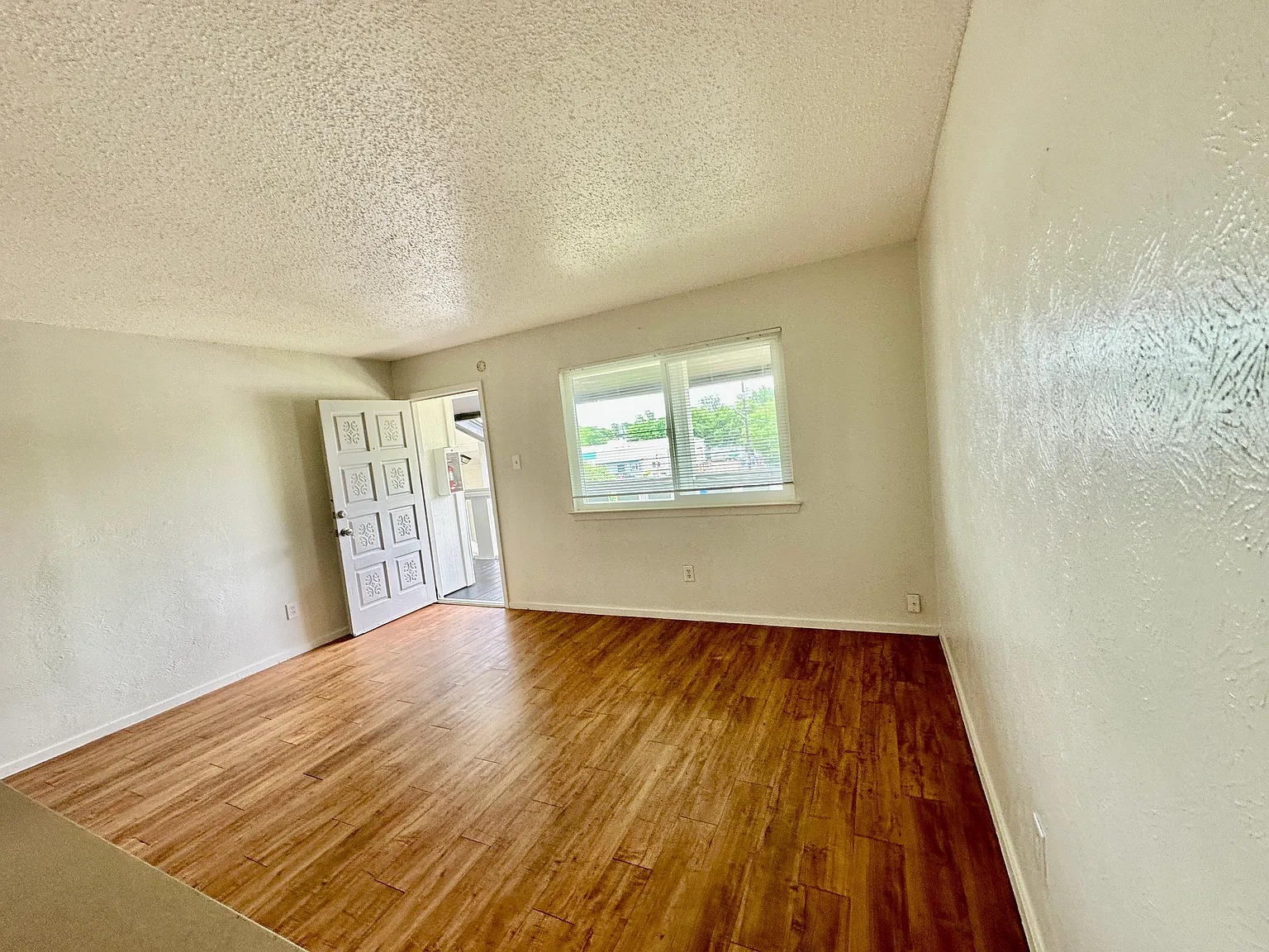 1 bed, 650 sqft, $950 — Photo 2