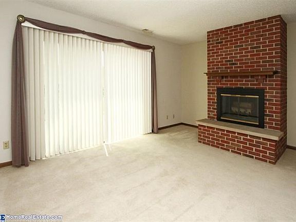 3rd image of 3520 Neerpark Dr