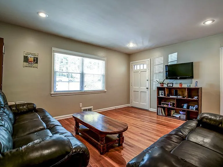 1271 Kingsley Cir NE #B — Photo 2