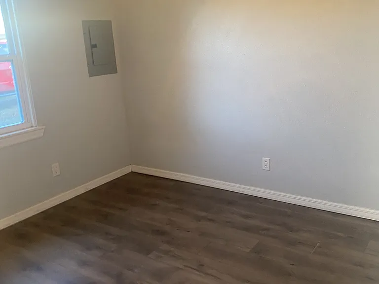 121 Julie Dr — Photo 18
