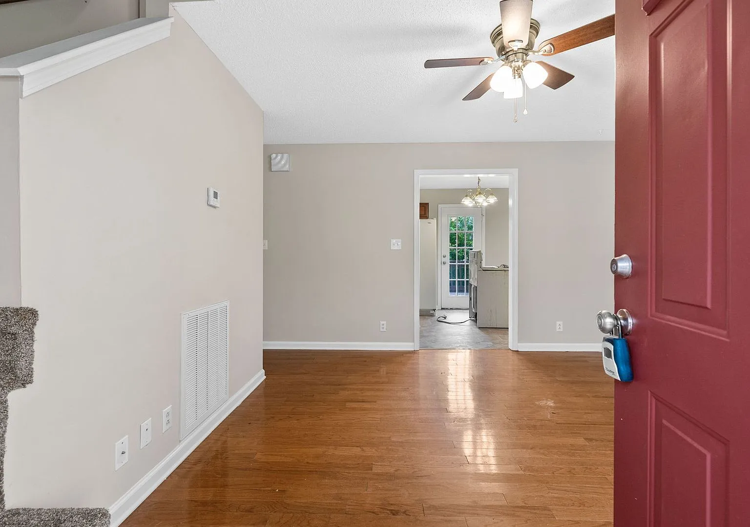 3 Bedroom Pet friendly Home For Rent Near Dover Crossing — Photo 4