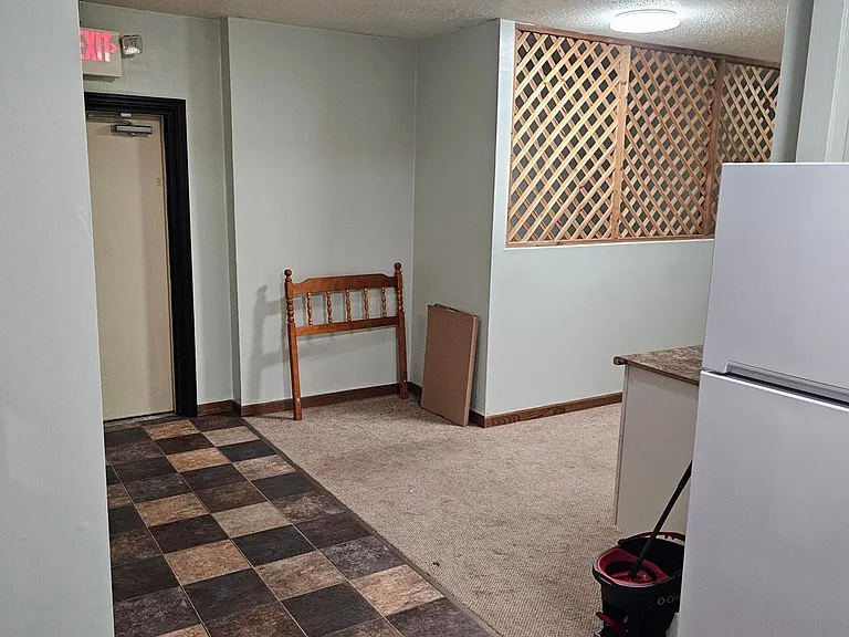 615 S Chestnut St #UPSTAIRS UNITS — Photo 4