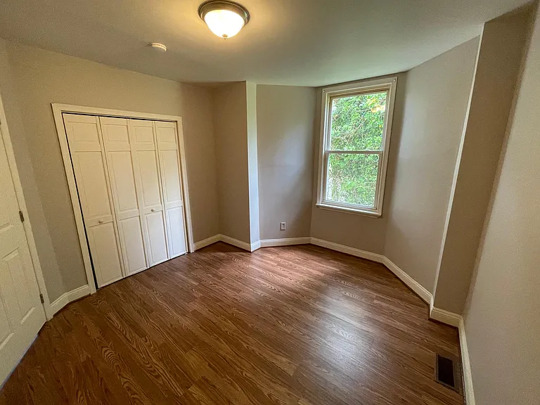 2216 Lyndhurst Ave — Photo 5