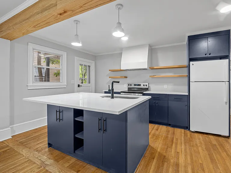 8 Amherst Ave #B — Photo 9