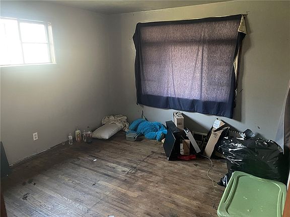 4th image of 1000 Collinsburg Rd