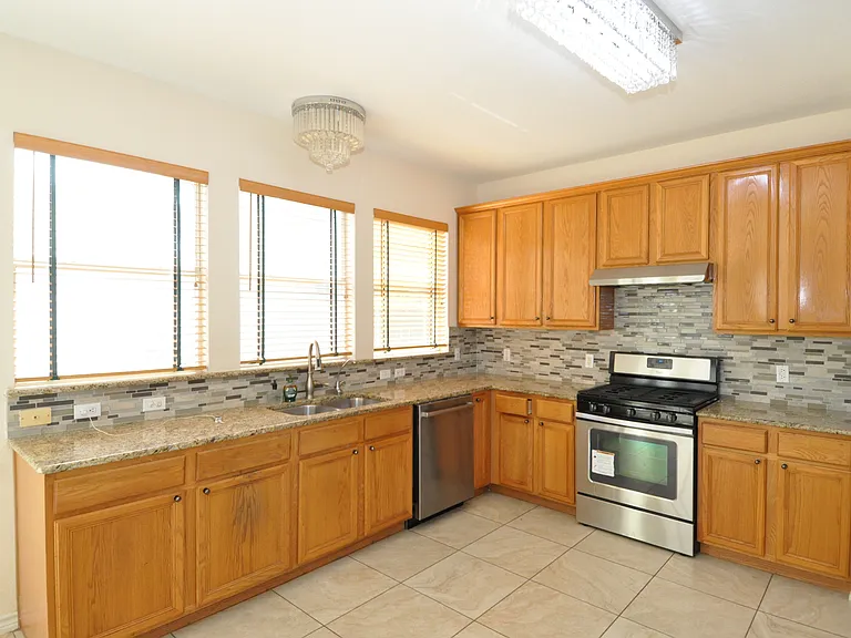 12427 Zeller Ln — Photo 4