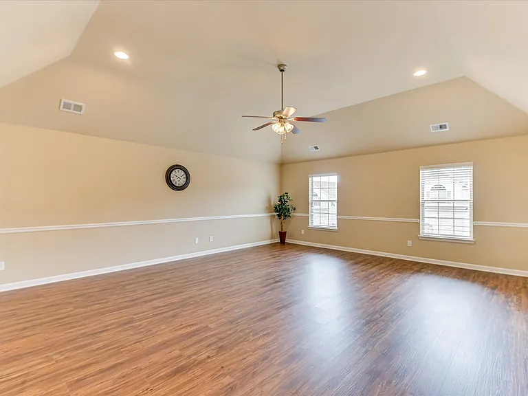 2073 Willhaven Dr — Photo 9
