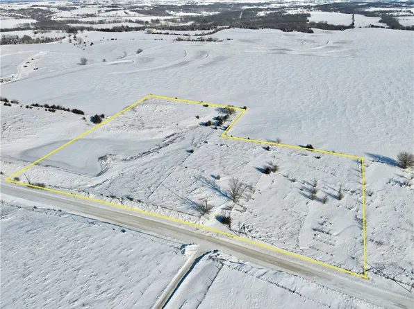 1488 Hogback Bridge Rd, Earlham, IA 50072