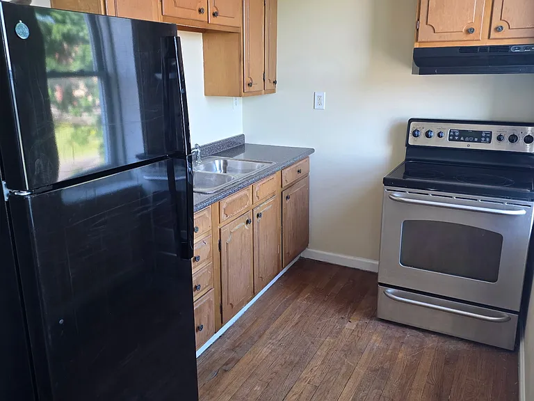 635 E Willow St #2 — Photo 8
