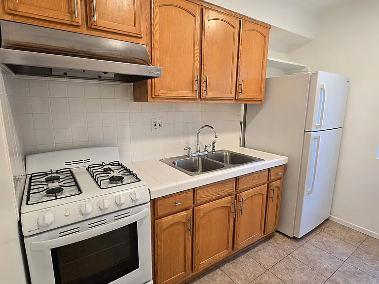 2624 Marathon St #4 — Photo 6