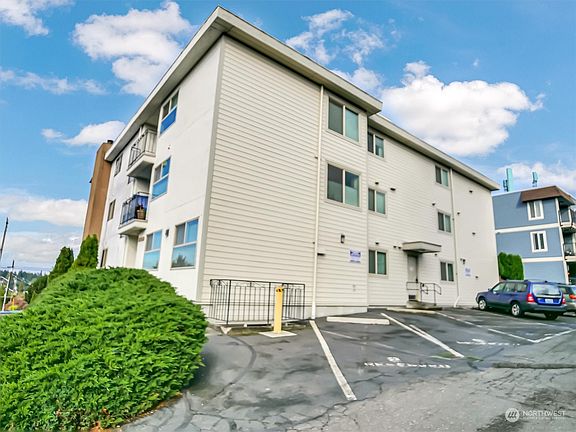 4th image of 10106 Greenwood Avenue N #102