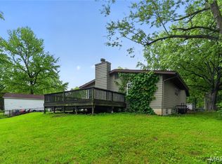 1065 Briarbrae Dr, Saint Louis, MO 63138