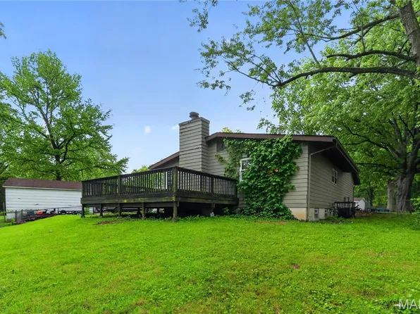 1065 Briarbrae Dr, Saint Louis, MO 63138